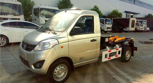 福田3-4方勾臂式垃圾車